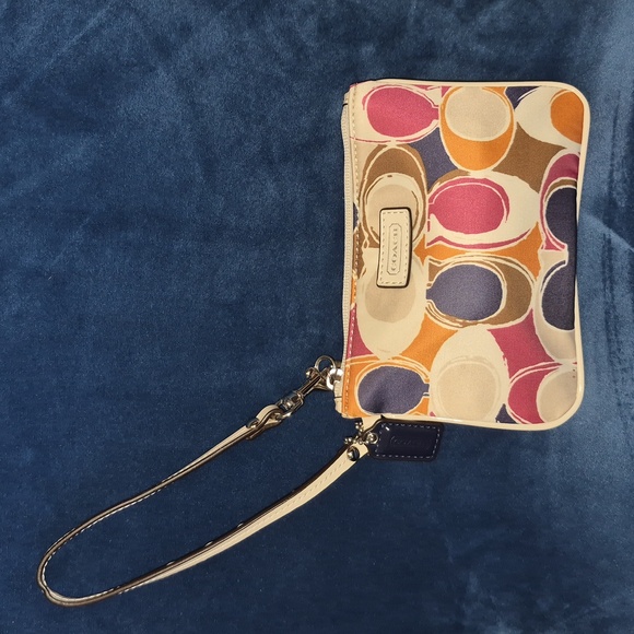 Coach F49166 Parker Multicolor Signature Scarf Print Satin Wristlet & Hang Tag